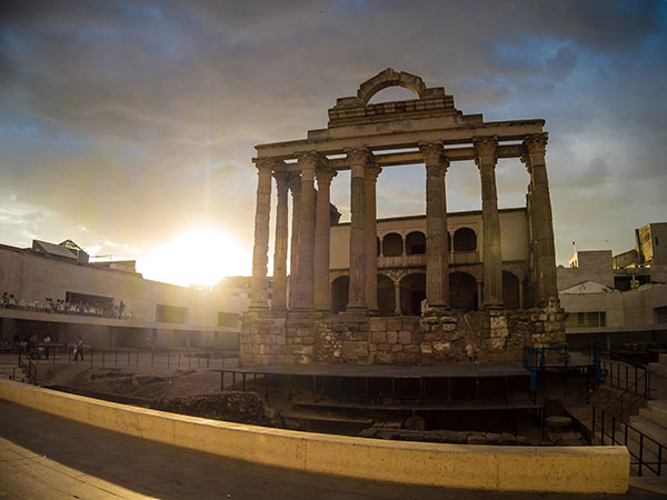 Fotografía gran angular del Templo de Diana de Mérida